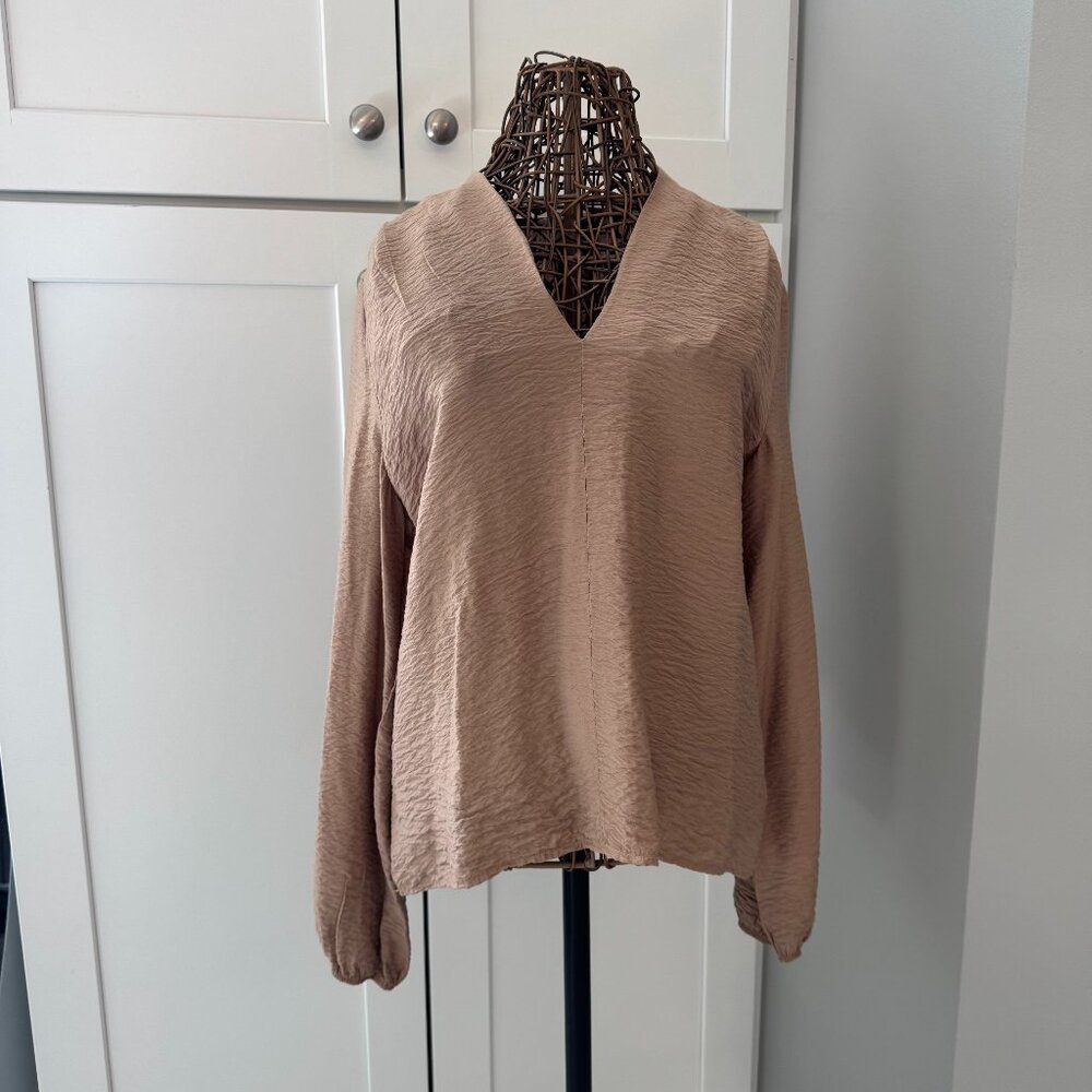 Anthropologie | Self Contrast Crinkle Blouse | Beige | Large | NWT
